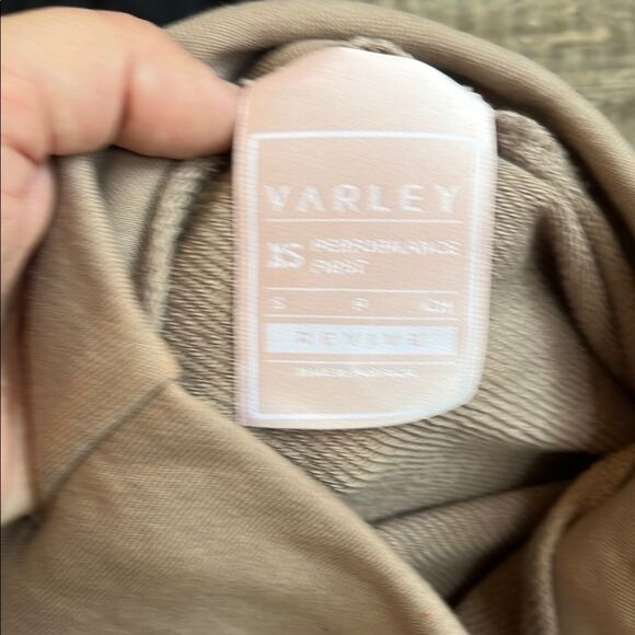 4 piece XS workout bundle! Buffbunny, carbon38, girlfriend collective and Varley - Picture 9 of 16